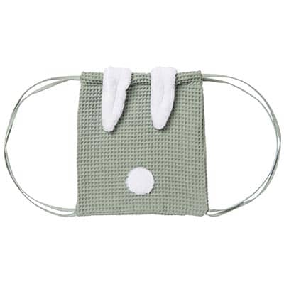 Sac à dos lapin pour enfant en coton nid d’abeille. Couleur vert de gris et dimensions 27x30cm. Vendu par Rêves de Fil.