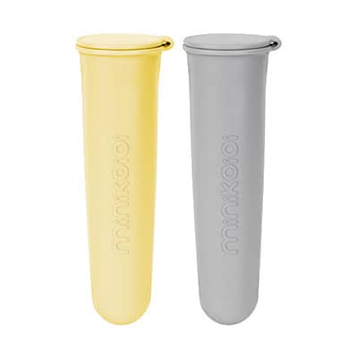 Icy Pops : Set de moules à glace en silicone, couleur jaune et gris. Vendu par Rêves de Fil.