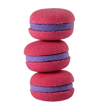 Macaron de bain effervescent parfum cassis vendu par rêves de fil